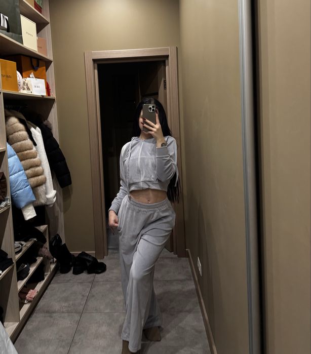 Велюровий костюмчик сірого кольору