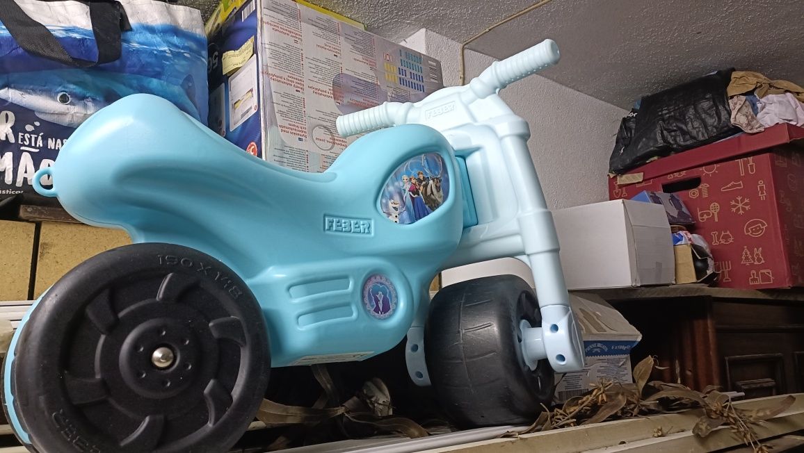 Brinquedo mota Frozen