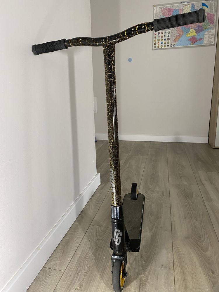 Трюкачний самокат Crisp Blaster Black/Gold