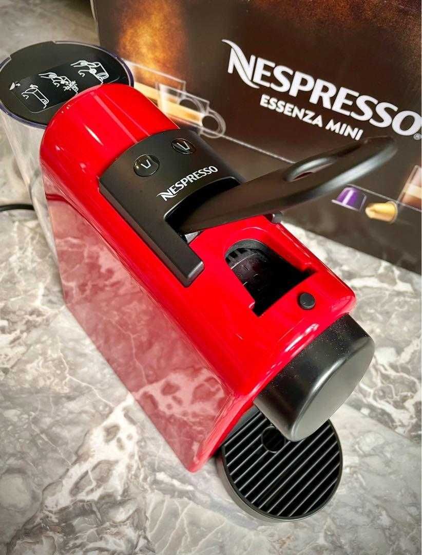 Nespresso De'Longhi Essenza Mini red - Custa mais do dobro nova