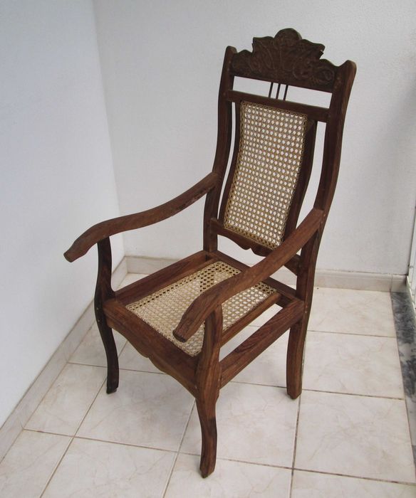 Antigo Cadeirão c/ Costas e Assento em Palhinha NECESSITA ACABAMENTO