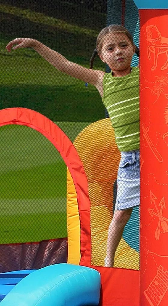 Dmuchany Zamek GRYFA z Trampoliną + Dmuchawa – Frajda dla Dzieci!