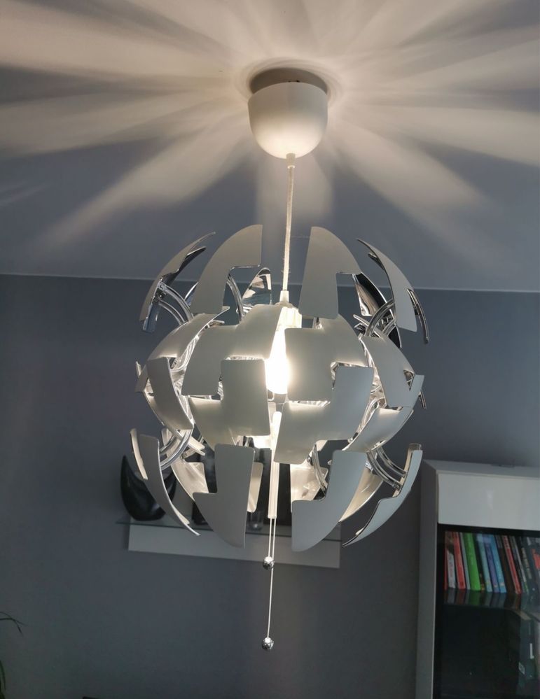 Designerska lampa sufitowa kula – 2w1: dekoracja i funkcjonalność!