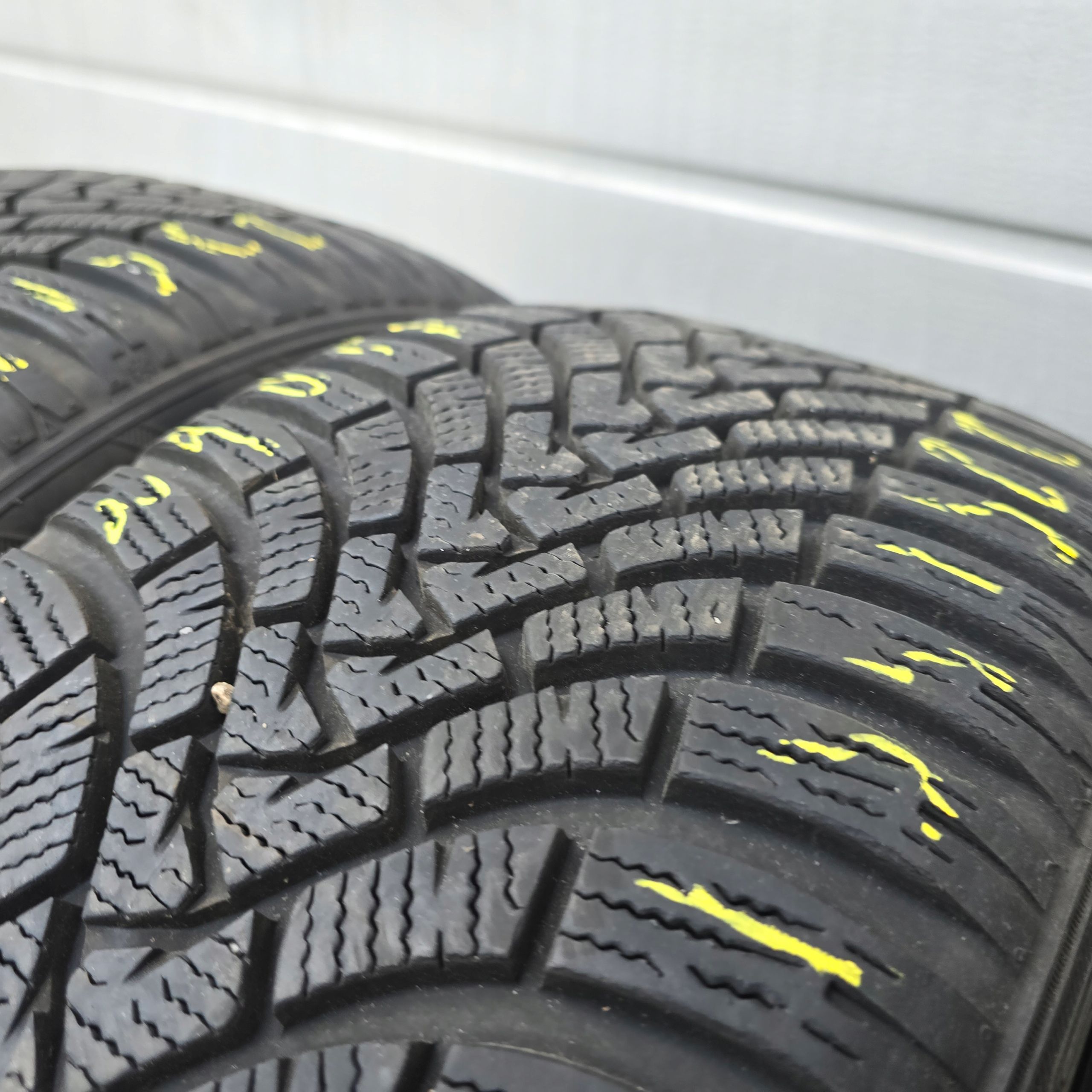 Falken Eurowinter HS01 225/45R17 94H 19R 7.5mm 4X