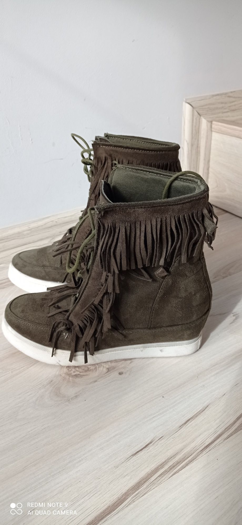 Półbuty botki  snakersy koturnzamszowe kolor khaki r. 39 wkładka 26 cm