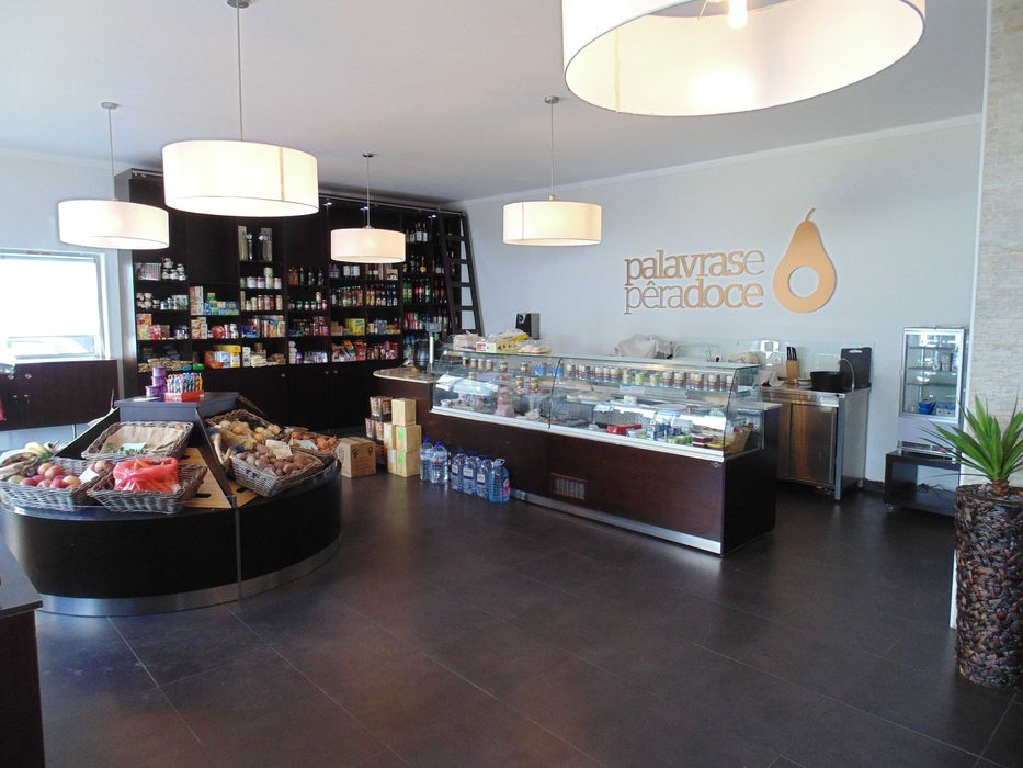 Móvel Expositor MDF Mogno