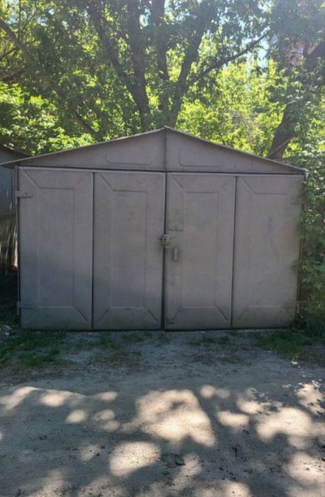 Продам металлический гараж без места