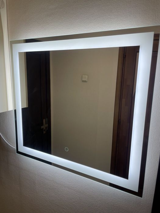 Зеркало с LED подсветкой и сенсорным управлением