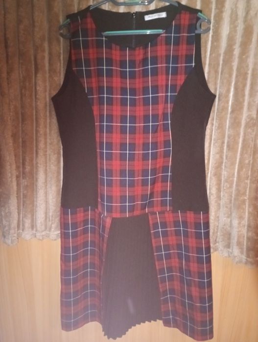 Większa sukienka w kratę