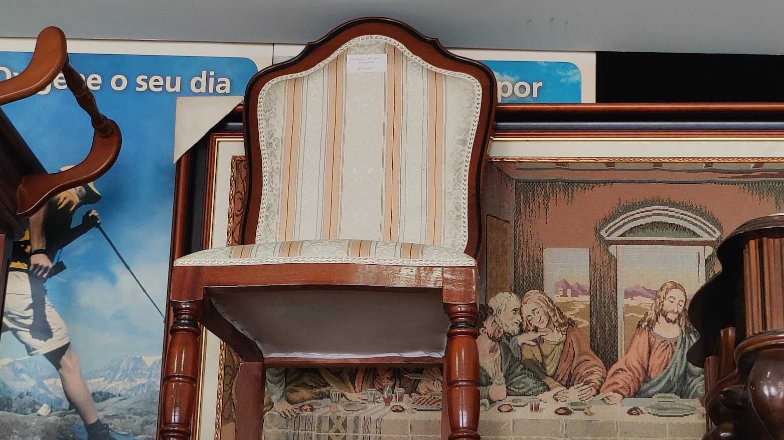 Armário em madeira maciça