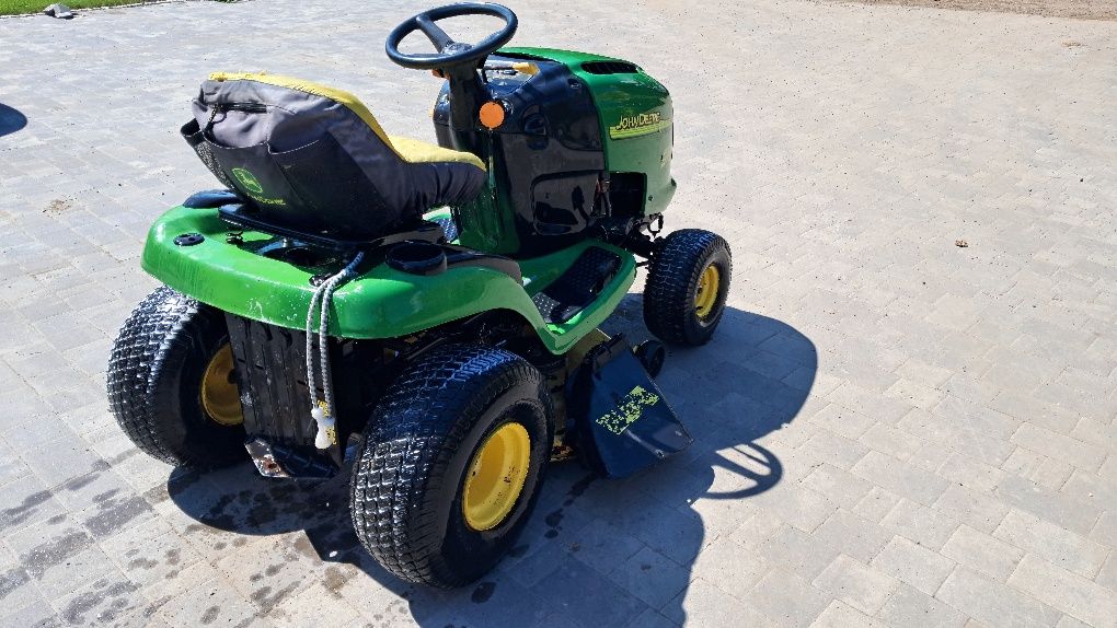 Traktorek kosiarka John Deere l 107, 19.,5km z dodatkami.