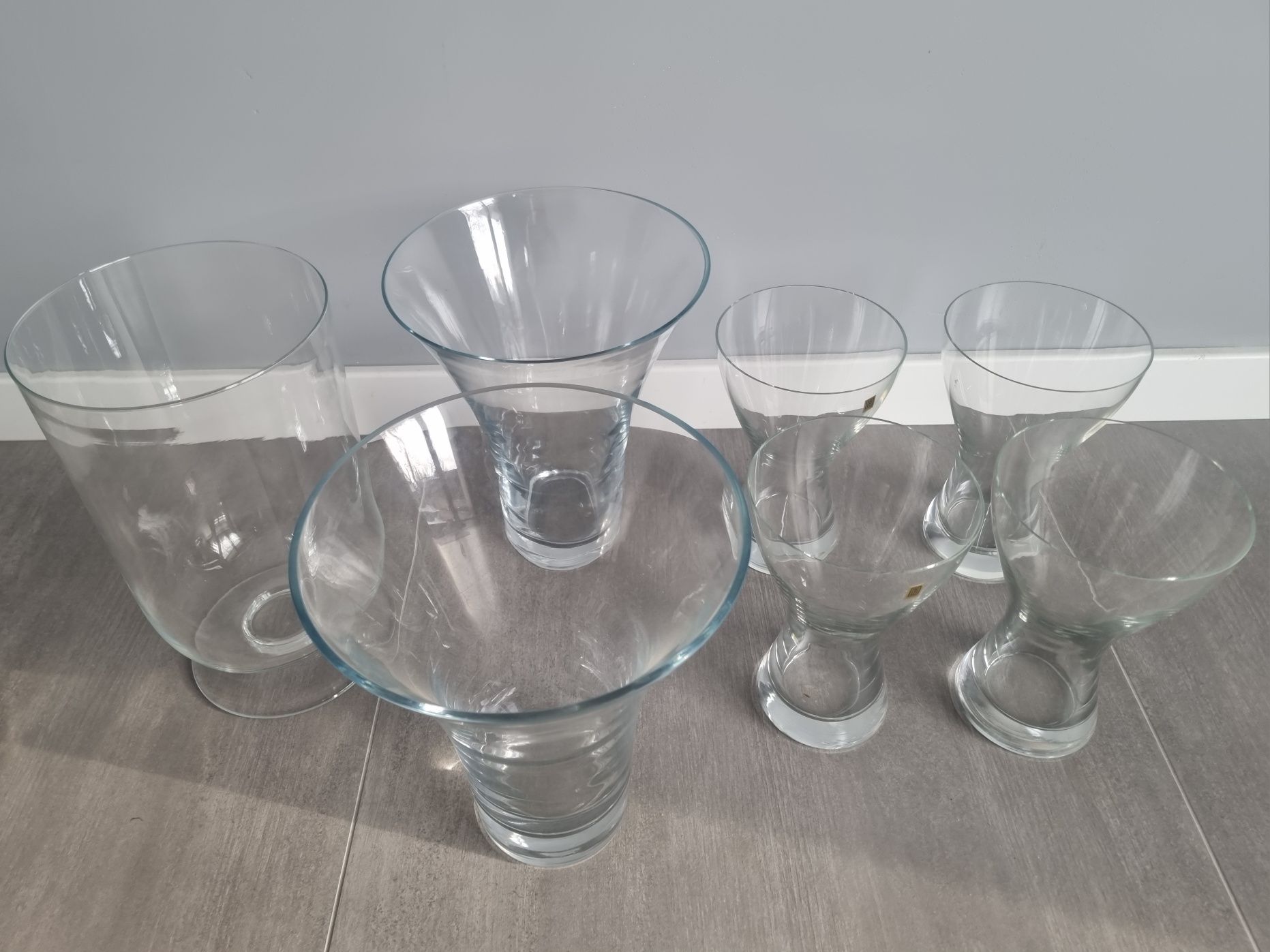 7 szklanych wazonów nieużywanych