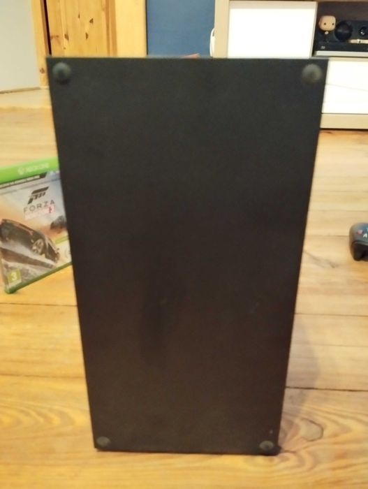 konsola xbox series x 1tb dwa pady i 4 gry zejde troche z ceny