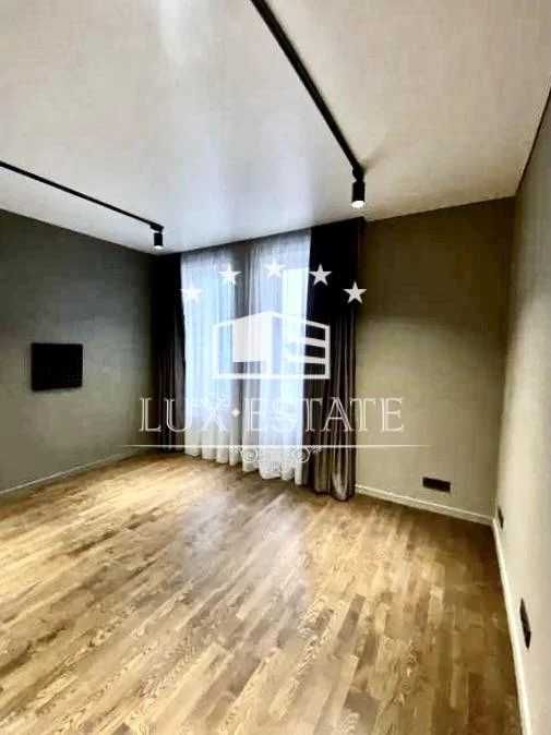 Аренда  современного таунхауса с 4 комнатами на Журавлевке