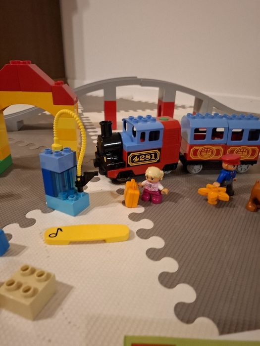 LEGO Duplo duży zestaw kolejowy – pociąg + tory + most