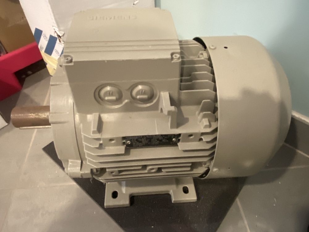 Motor Siemens Trifásico 5.5 KW NOVO