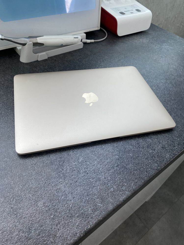 Komputer laptop Macbook Air 12 Gold 8gb 256gb