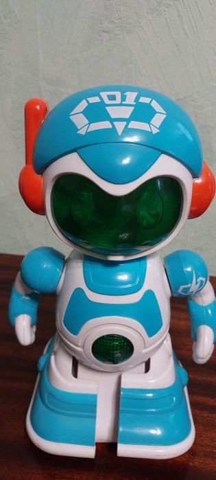 Робот з пультом керування