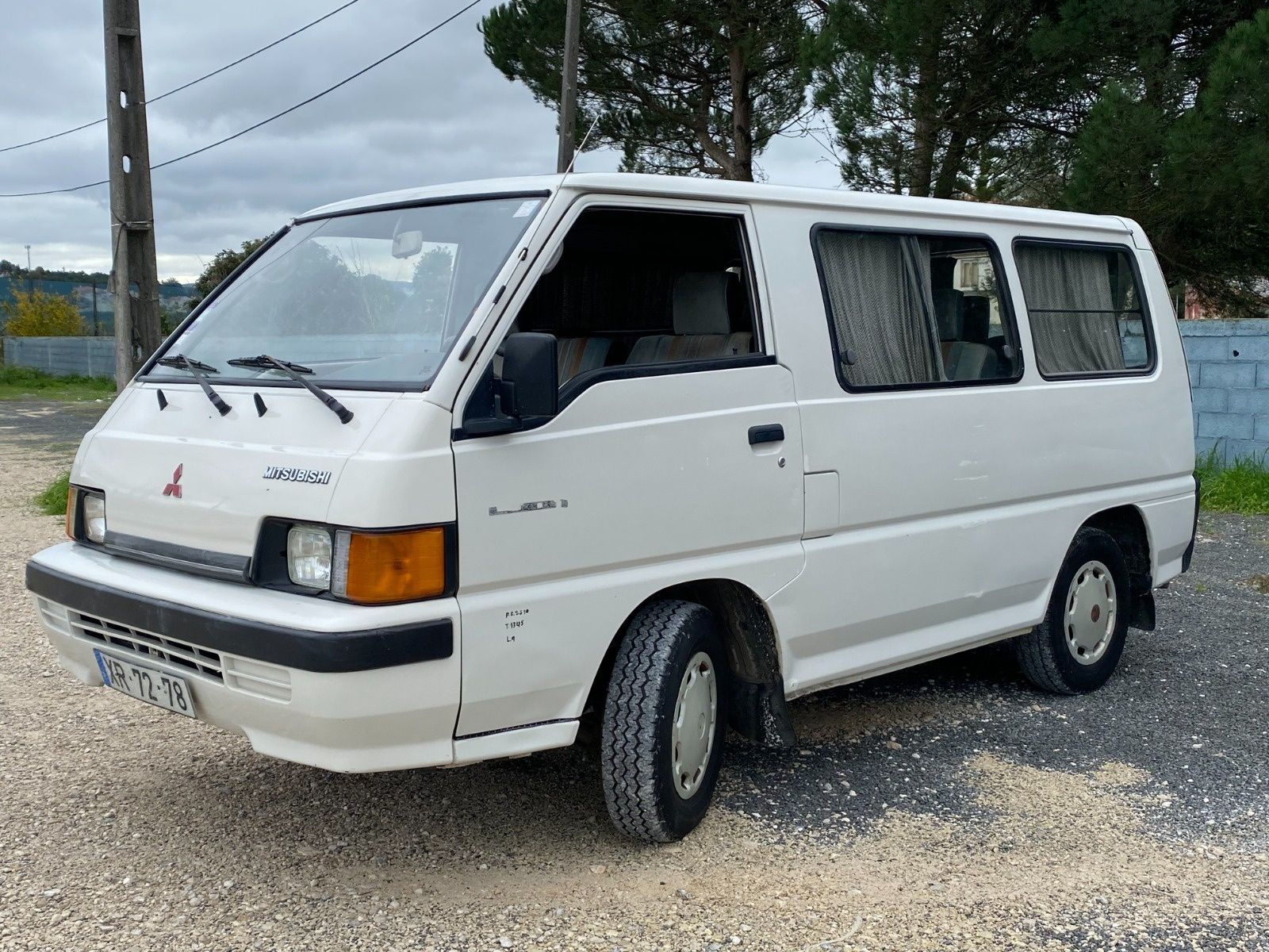 Mitsubishi L300 9 LUGARES
