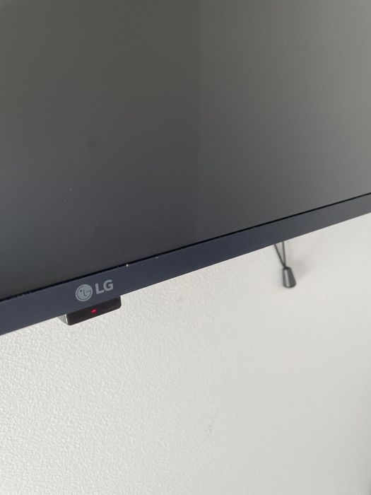 Televisão LG de 65 polegadas + suporte