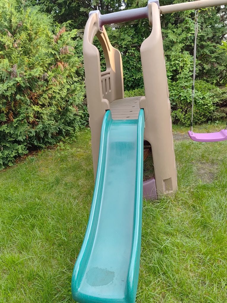 Plac zabaw huśtawka domek zjeżdżalnia step2