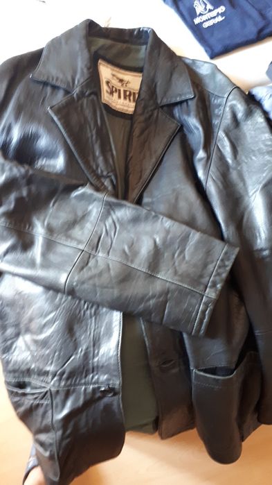 Casacos em pele e outro em ganga