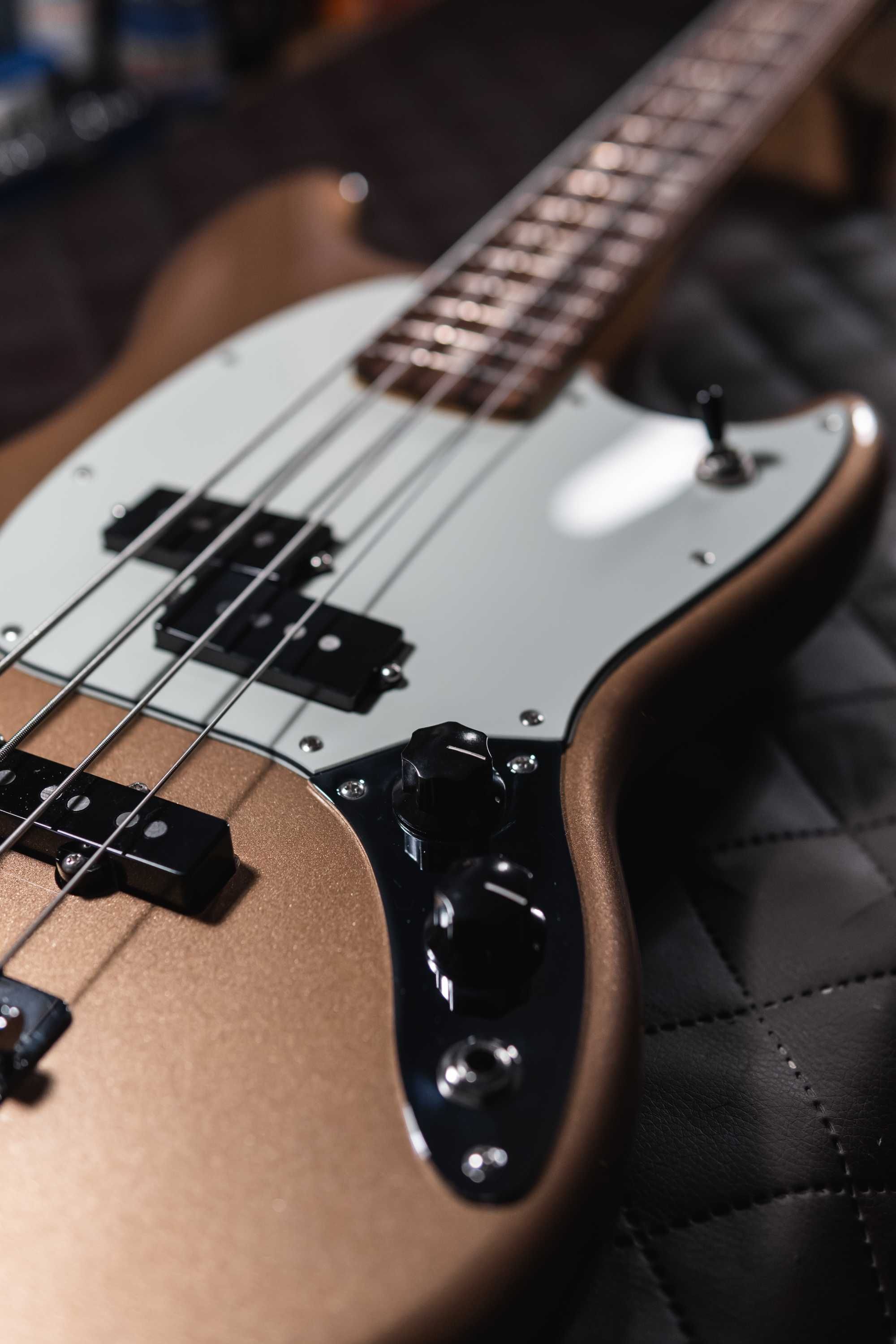 Fender Mustang Bass Firemist Gold (Player MiM)