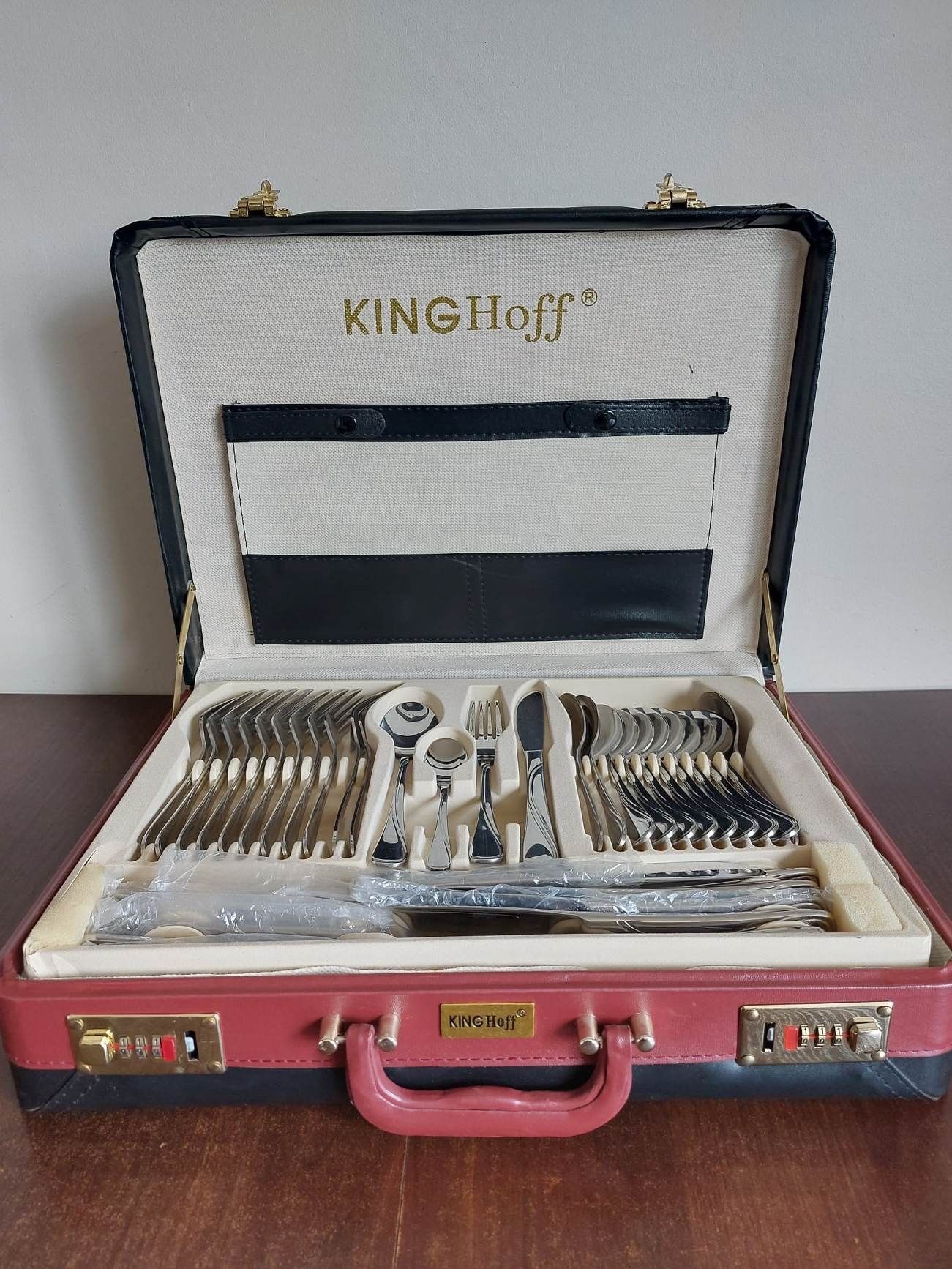 Sztućce w walizce KingHoff KH 3504