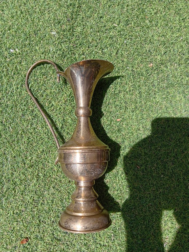 Jarro antigo em latão 25cm