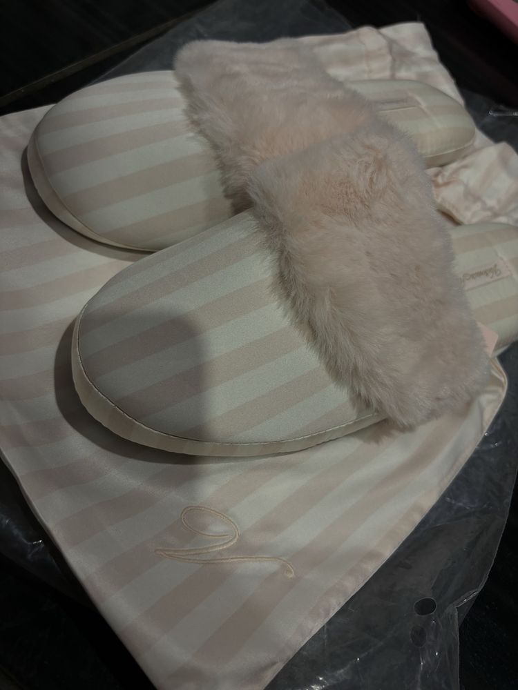 Тапочки Victoria’s Secret Satin Pink Stripe Slipper