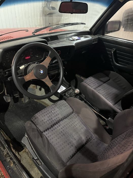 Продам BMW E21 323