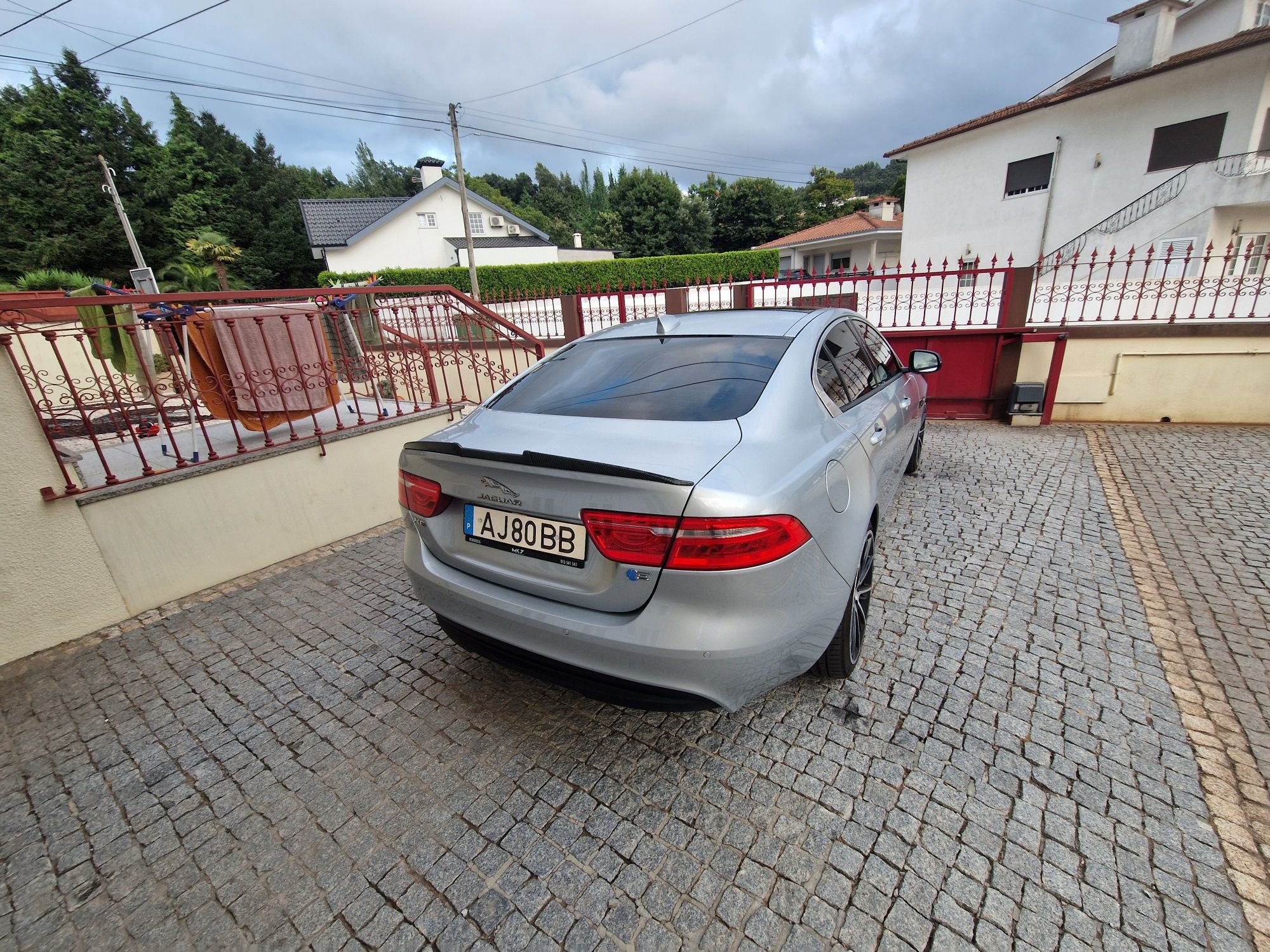 Vendo jaguar xe de 2018
