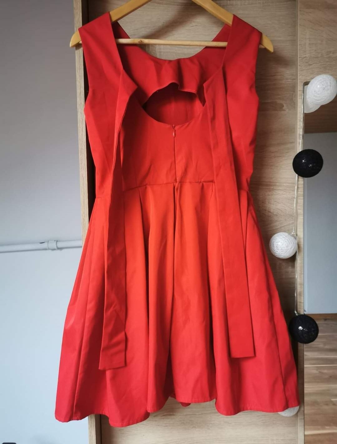 Sukienka damska czerwona z wiązaniem na plecach rozmiar S/M
