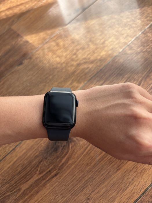 Apple Watch SE 2 40mm GPS + Cellular z ładowarką