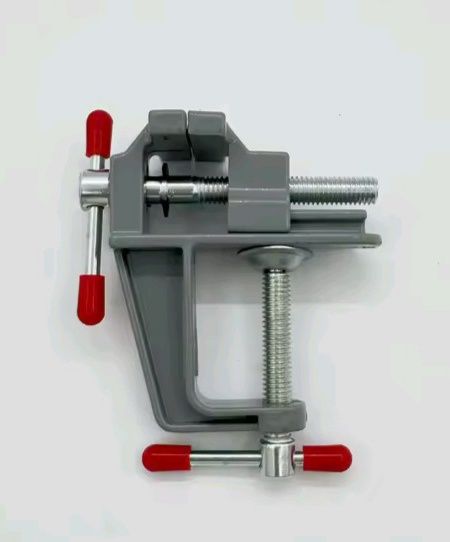 Лещата настольні