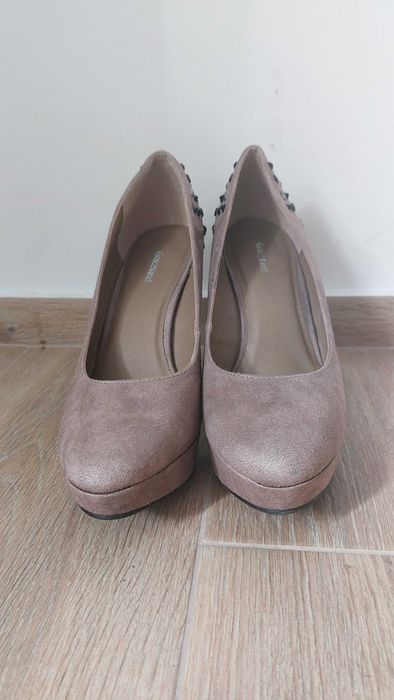 Szpilki beżowe rozmiar 41