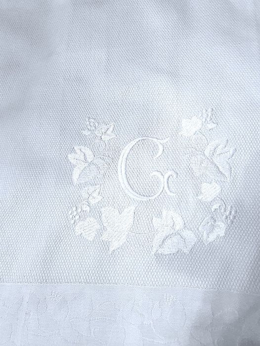 Toalha branca de mãos em algodão com monograma - letra G