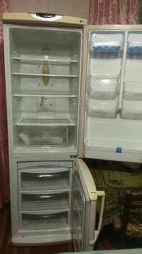 Продам холодильник .