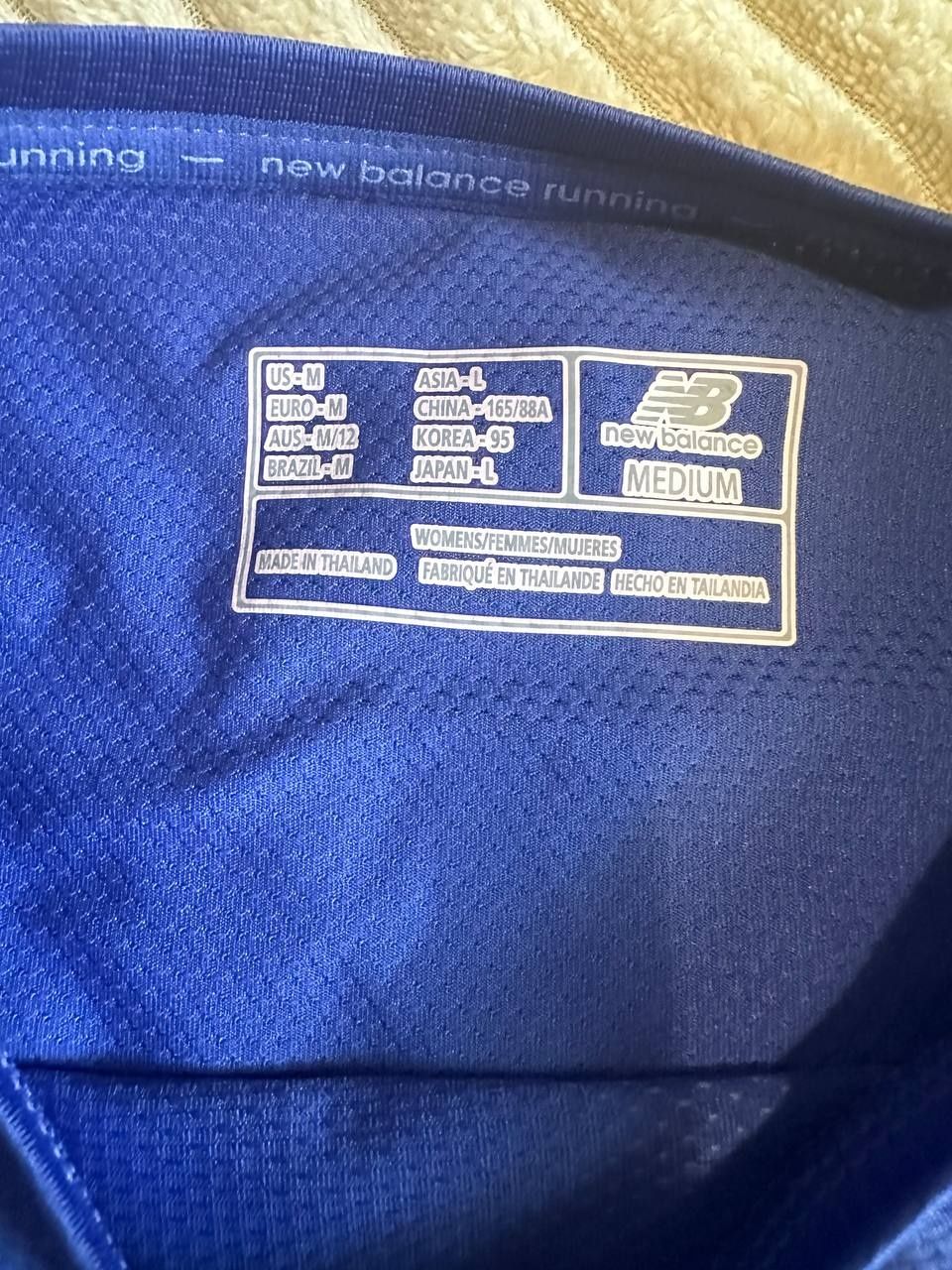 Жіноча футболка nb р. M