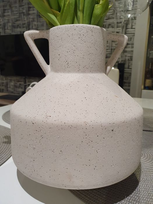 Wazon dekoracyjny kremowy