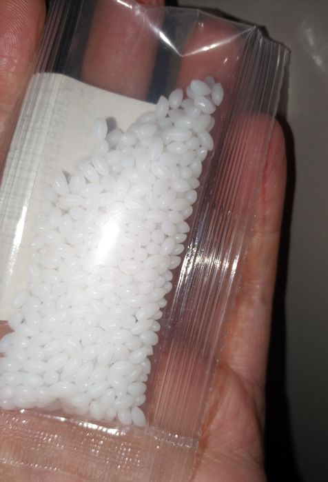 Гранули для тимчасового  ремонту зубів, маскування відсутності зуба.