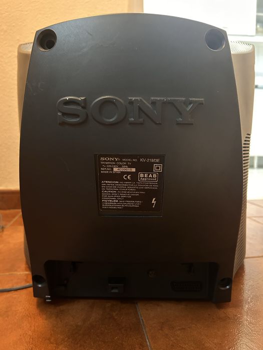 Televisão CRT Sony Trinitron KV-21M3E