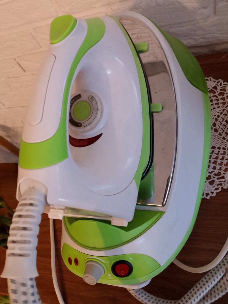 Żelazko ze stacją pary Tchibo TCM typ 6284/4 2300W parowe