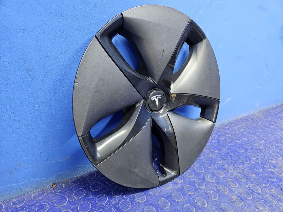 KOŁPAK szary 18" TESLA oryginał dekielek
