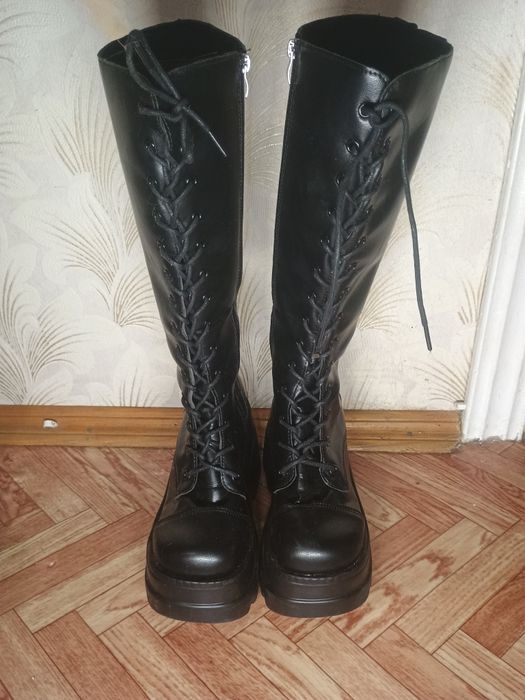Продам ботинки жіночі зі штучної шкіри