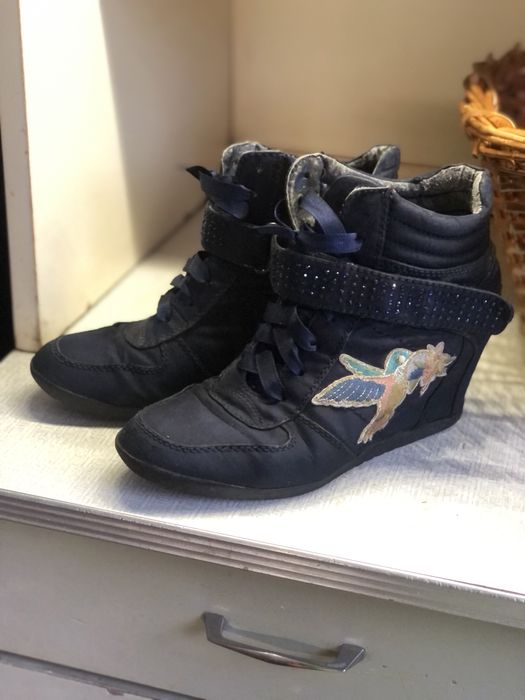 Безкошт. Актуально. Жіноче взуття