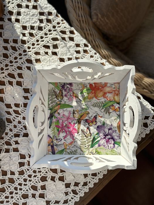 Despeja bolsos em madeira trabalhada