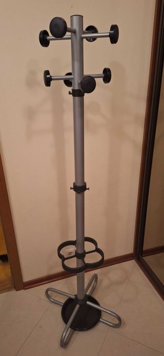 Wieszak stojący, solidny, składany.