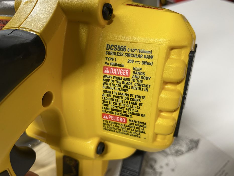 Дискова пила по дереву DeWalt DCS566/DCS565
