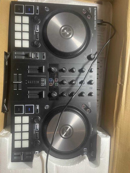 Dj контролер Native Insturments Traktor S2 MK3